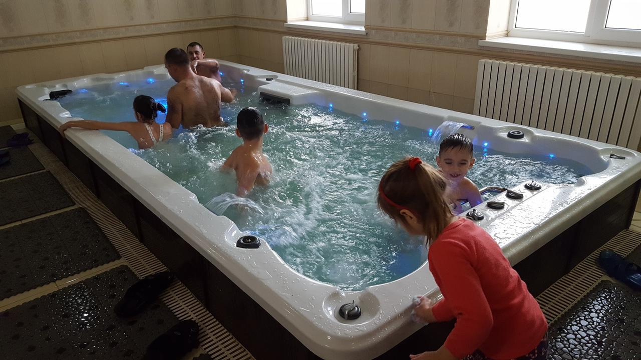 Hotel Confort Drochia Eksteriør bilde