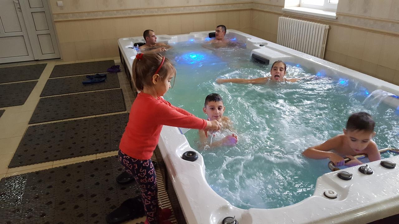 Hotel Confort Drochia Eksteriør bilde